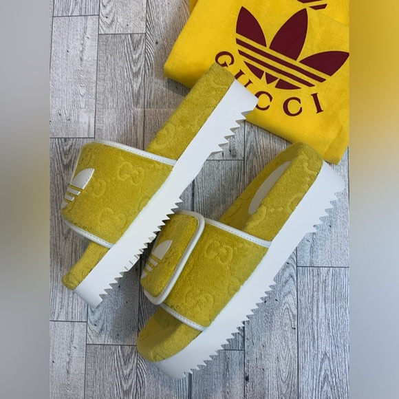 🍋  GUCCI x ADIDAS Terry Cloth GG Platform Sandals 38 Yellow Off White Womens 8 - Picture 2 of 7